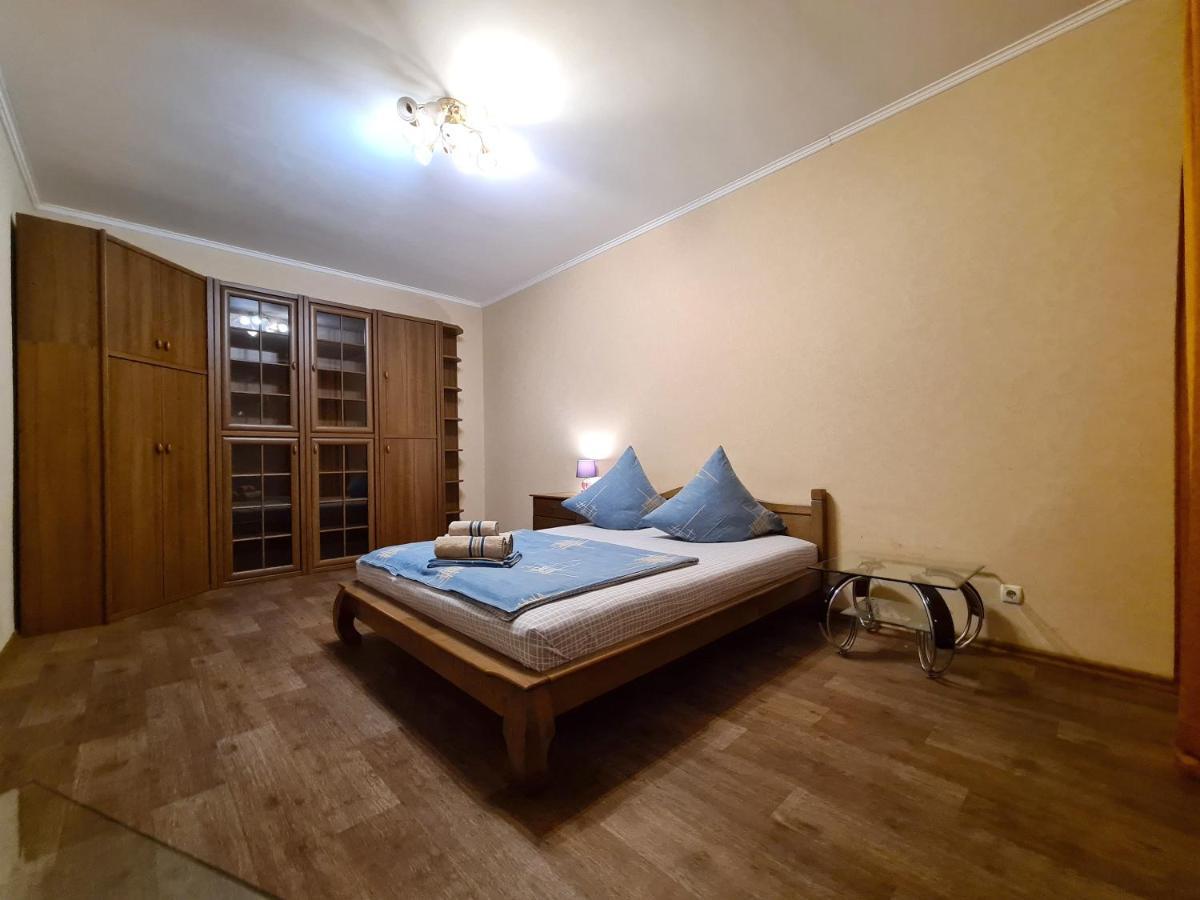 1-Room Luxury Apartment On Sobornyi Avenue 170-V, By Grandhome Zaporizhia Extérieur photo