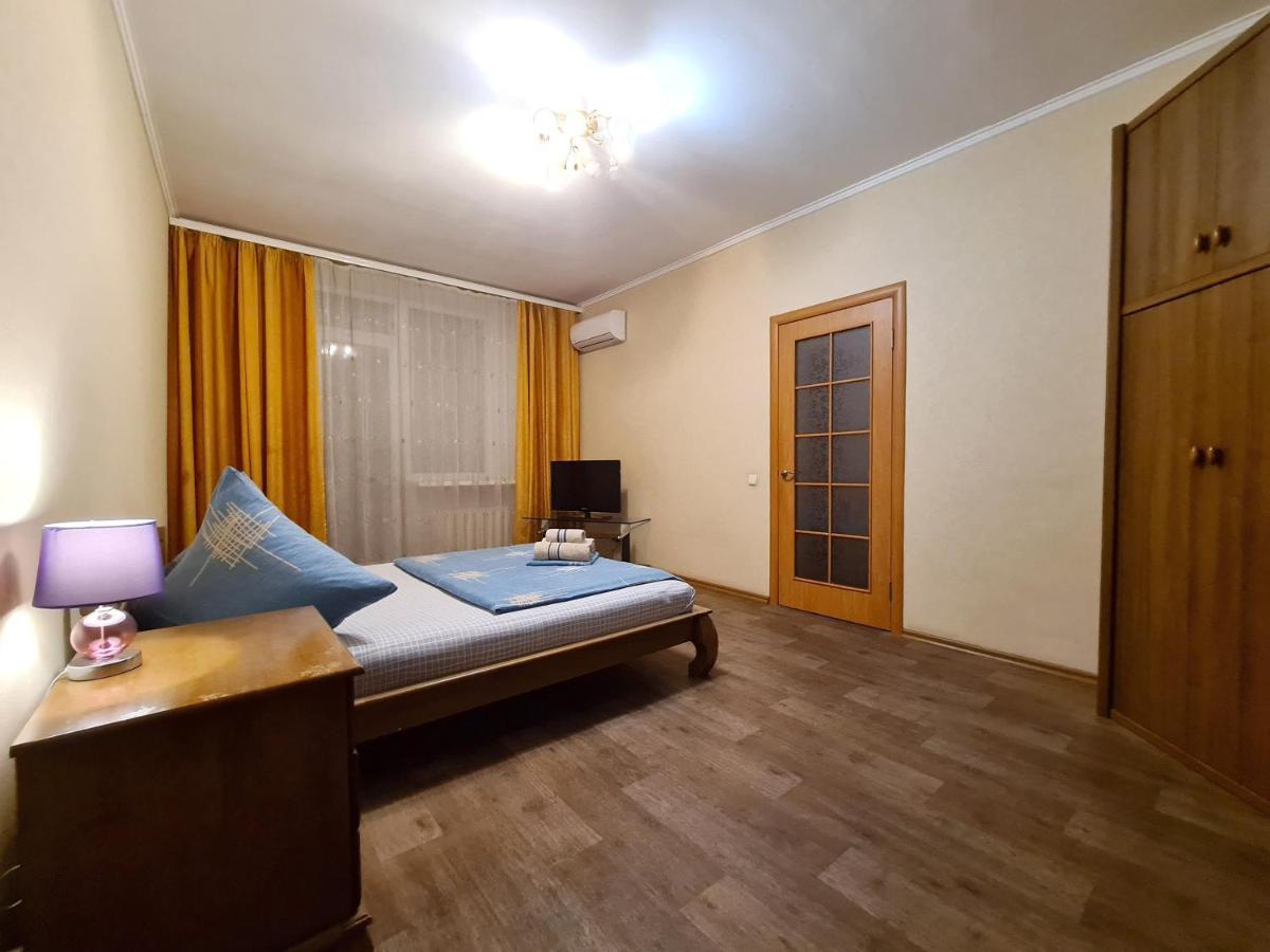 1-Room Luxury Apartment On Sobornyi Avenue 170-V, By Grandhome Zaporizhia Extérieur photo