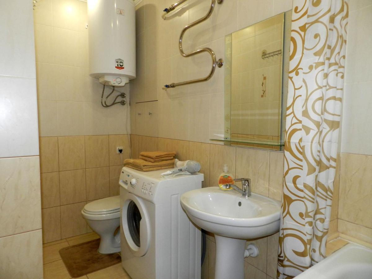 1-Room Luxury Apartment On Sobornyi Avenue 170-V, By Grandhome Zaporizhia Extérieur photo